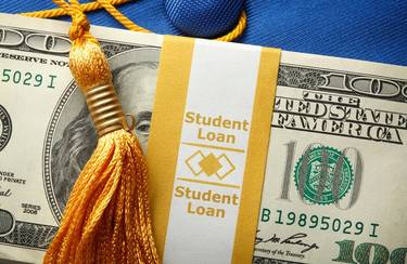 Do Student loans affect credit scores?
