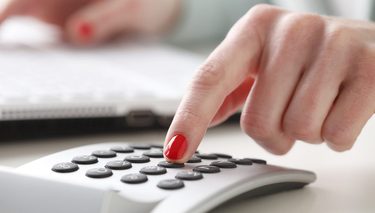 How is corporate tax calculated in Canada?