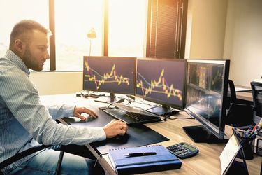 Do You Want To Be a Day Trader? Then here’s What You Need to Know